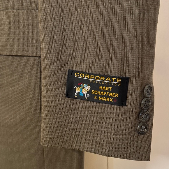 Elegant Men's Brown Suit - Picture 4 of 12